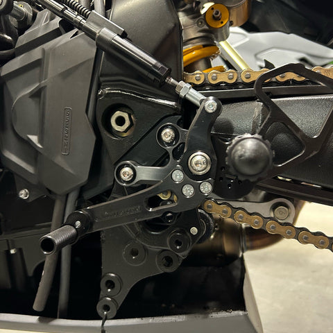 05-0232B Suzuki GSX-8 S/R Complete Std Shift Rearset Kit W/Pedals